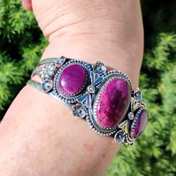 Southwest Purple Spiny Oyster Sterling Silver Cuff Bracelet Floral Design 48.4g - Picture 3 of 11
